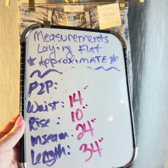 NWT Abercrombie And Fitch The Mom High Rise Jeans Acid Wash Womens size 26S/2S - Picture 2 of 12